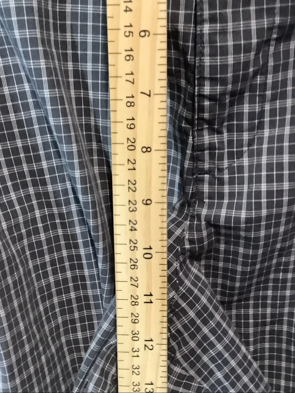 Izod Men’s Gray Plaid Flat Front Shorts